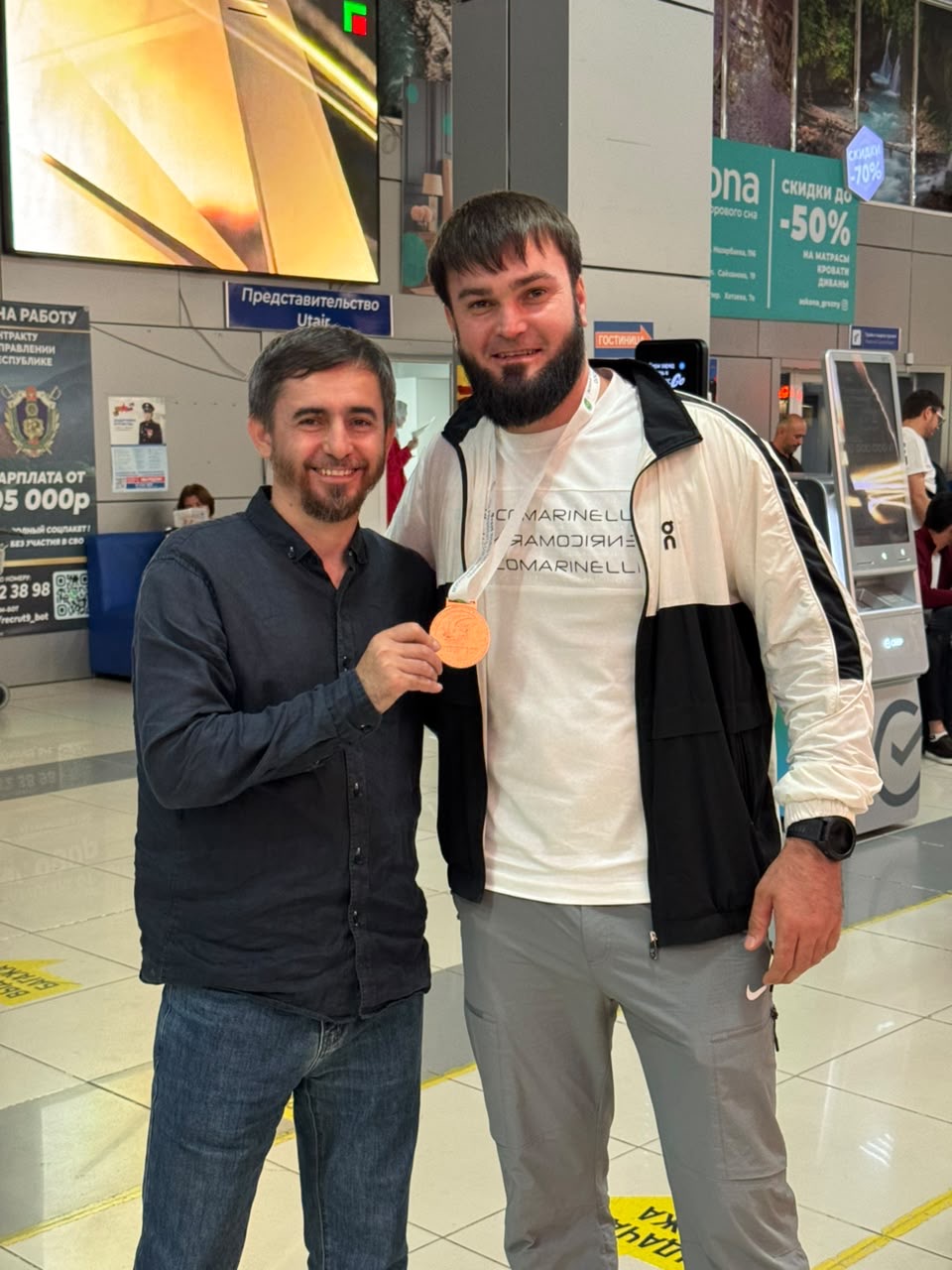 Билал Яхьяев и тренер Юсуп Ахмаев на чемпионате России по тхэквондо ВТФ ПОДА